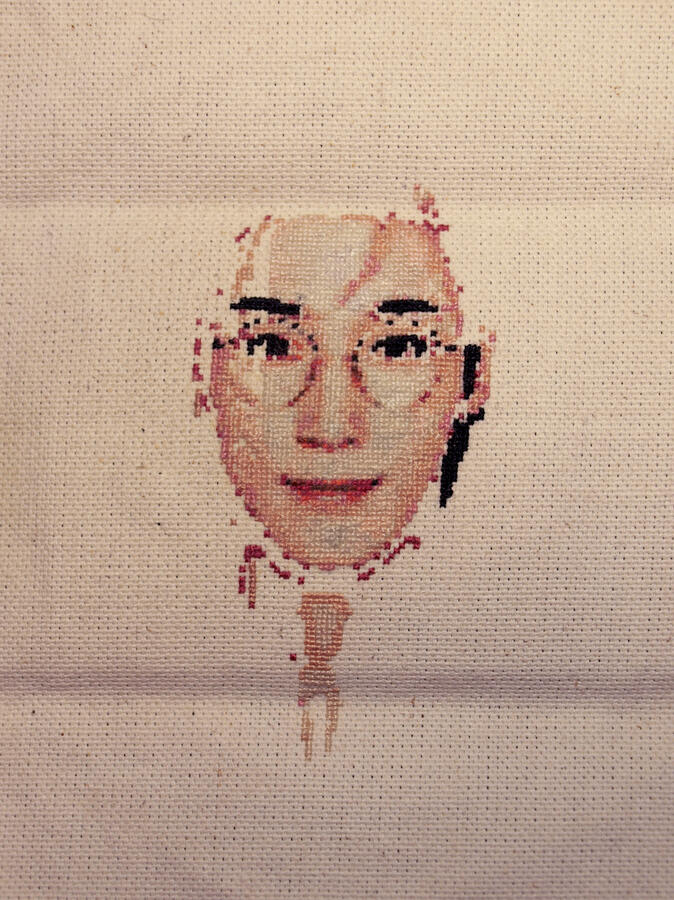 San (retrato), 2021. Micro punto de cruz sobre lona costeña, hilo mercerizado de algodón tipo mouliné marca DMC.