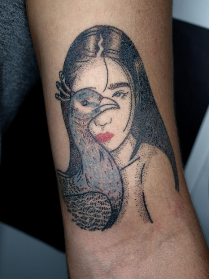 Tatuaje recién hecho, tres sesiones, handpoke (2025)