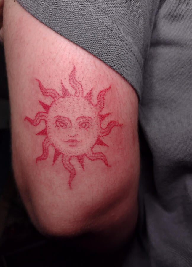 Tatuaje recién hecho, handpoke (2023)