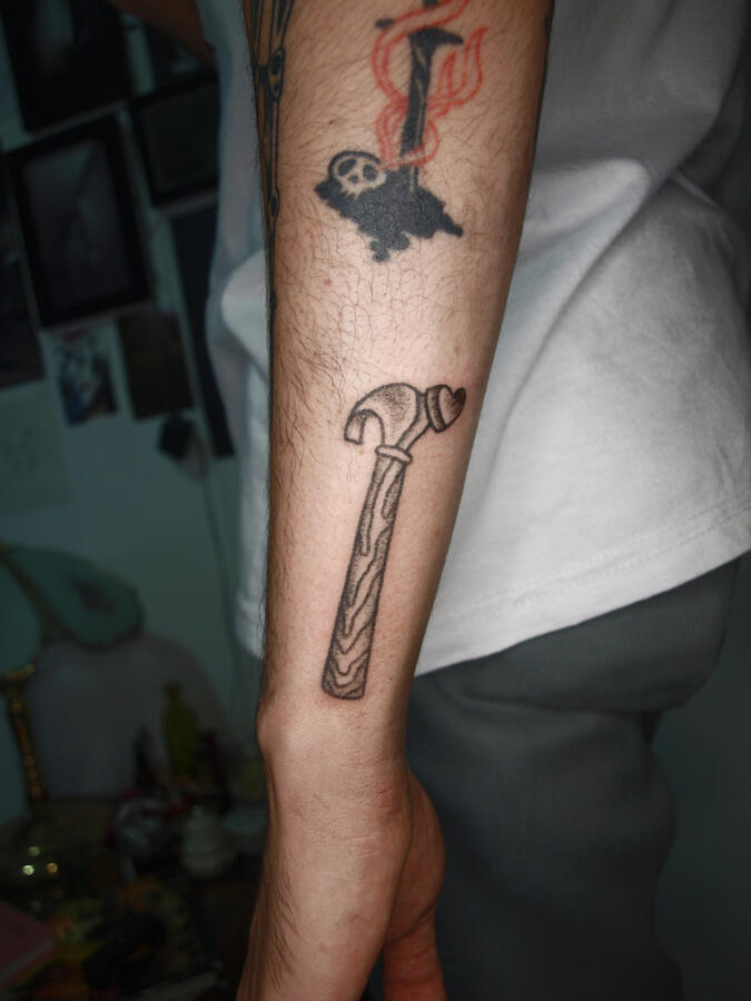 Tatuaje recién hecho, handpoke (2025)