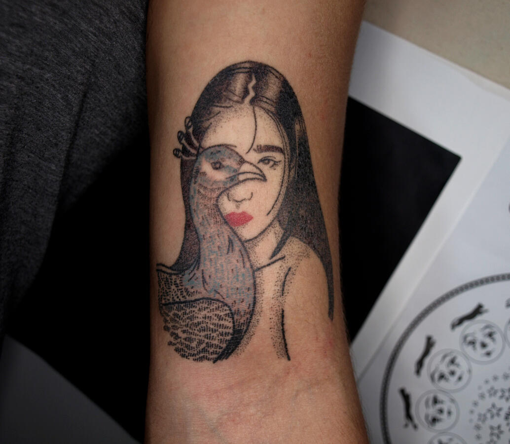 Tatuaje recién hecho, tres sesiones, handpoke (2025)